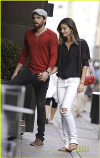 Lily Aldridge feet photo thumbnail