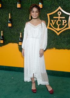 Vanessa Hudgens feet photo thumbnail