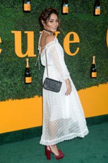 Vanessa Hudgens feet photo thumbnail