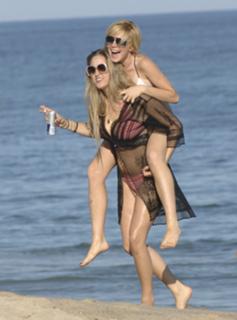 Lindsay Lohan feet photo thumbnail