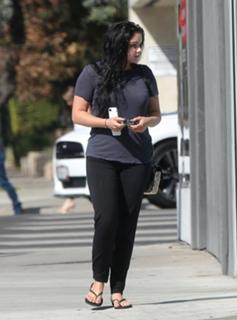 Ariel Winter feet photo thumbnail