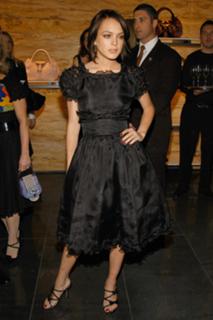 Lindsay Lohan feet photo thumbnail