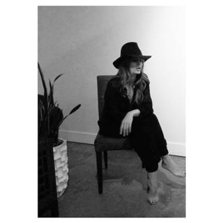 Stana Katic feet photo thumbnail