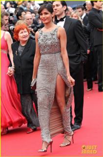 Freida Pinto feet photo thumbnail