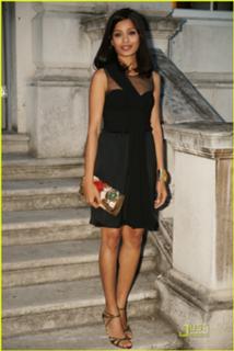 Freida Pinto feet photo thumbnail