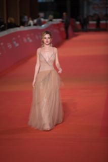 Grace Van Patten feet photo 3