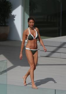 Melanie Sykes feet photo thumbnail