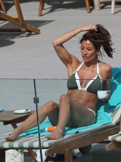 Melanie Sykes feet photo thumbnail
