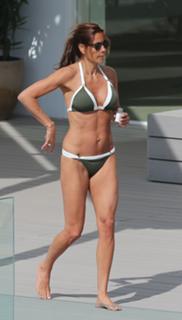 Melanie Sykes feet photo thumbnail