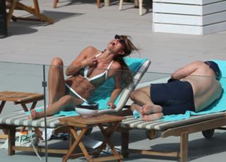 Melanie Sykes feet photo thumbnail