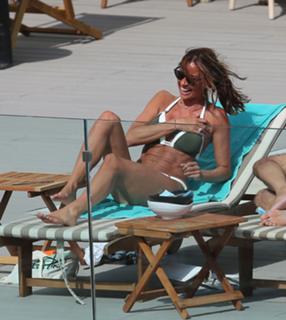 Melanie Sykes feet photo thumbnail