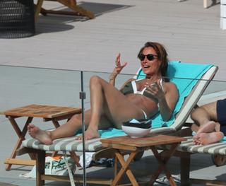 Melanie Sykes feet photo thumbnail