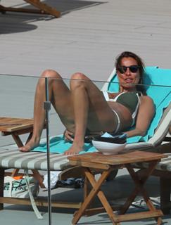 Melanie Sykes feet photo thumbnail