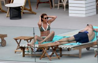 Melanie Sykes feet photo thumbnail