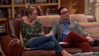 Kaley Cuoco feet photo thumbnail