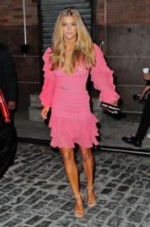 Nina Agdal feet photo thumbnail