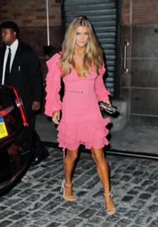 Nina Agdal feet photo thumbnail