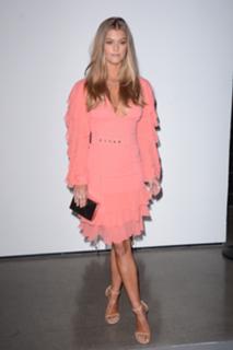 Nina Agdal feet photo thumbnail