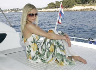 Paris Hilton feet photo thumbnail