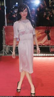 Lindsay Lohan feet photo thumbnail
