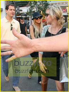 Lindsay Lohan feet photo thumbnail