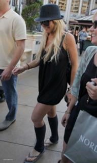 Lindsay Lohan feet photo thumbnail
