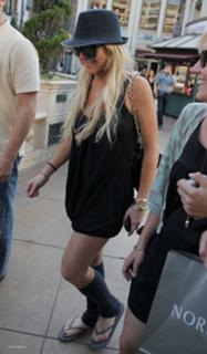 Lindsay Lohan feet photo thumbnail