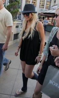 Lindsay Lohan feet photo thumbnail