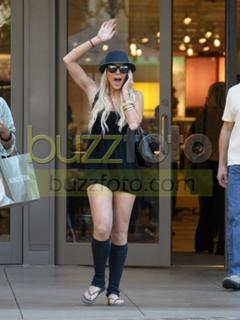 Lindsay Lohan feet photo thumbnail