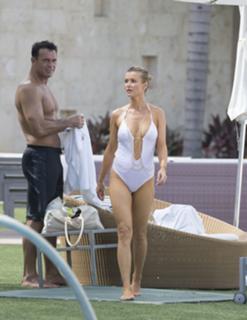 Joanna Krupa feet photo thumbnail