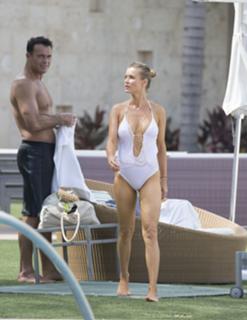 Joanna Krupa feet photo thumbnail