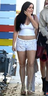 Ariel Winter feet photo thumbnail