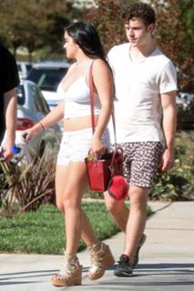 Ariel Winter feet photo thumbnail