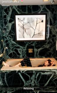 Jessica Alba feet photo thumbnail