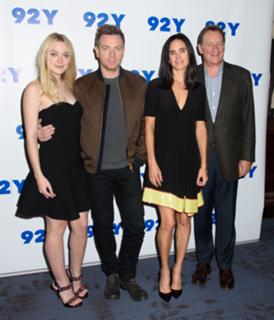 Dakota Fanning feet photo thumbnail