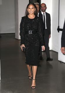 Chrissy Teigen feet photo thumbnail