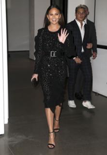 Chrissy Teigen feet photo thumbnail