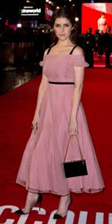 Anna Kendrick feet photo thumbnail