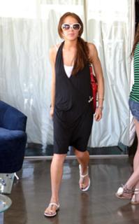 Lindsay Lohan feet photo thumbnail