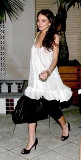 Lindsay Lohan feet photo thumbnail