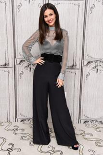 Victoria Justice feet photo thumbnail