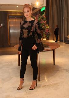 Marina Ruy Barbosa feet photo thumbnail