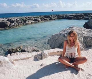 Charlotte Crosby feet photo thumbnail
