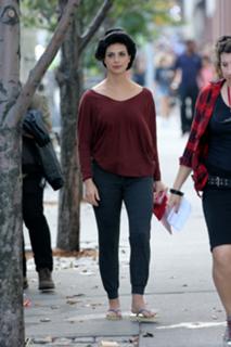 Morena Baccarin feet photo thumbnail