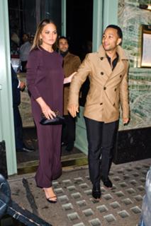 Chrissy Teigen feet photo thumbnail