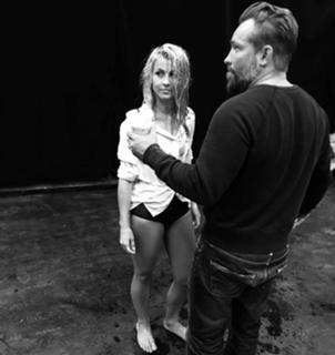 Julianne Hough feet photo thumbnail