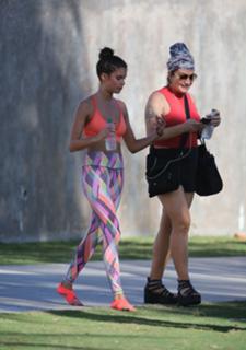 Sara Sampaio feet photo thumbnail