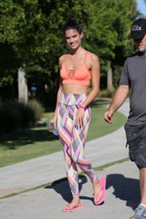 Sara Sampaio feet photo thumbnail