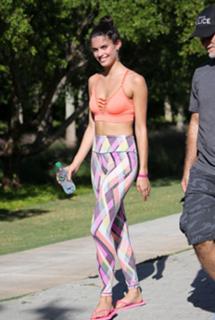 Sara Sampaio feet photo thumbnail