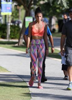 Sara Sampaio feet photo thumbnail